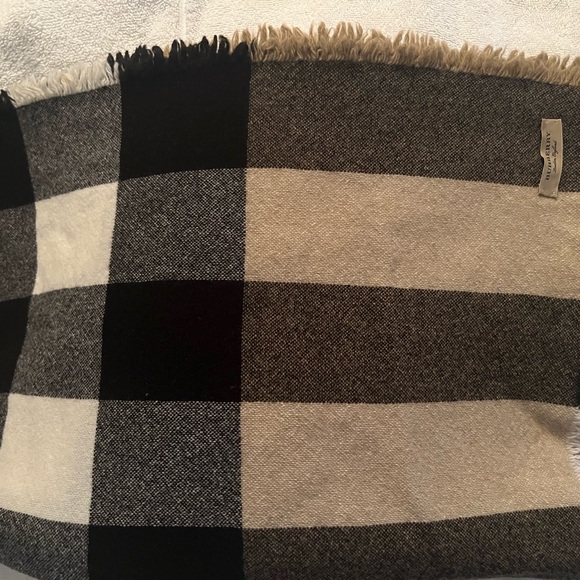 BURBERRY Oversized Classic Cashmere/Wool Nova Check Pattern Fringe Scarf - Picture 3 of 4